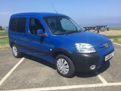 Usado Peugeot Partner 2008 Azul Monovolume