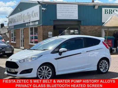Second-hand Ford Fiesta Zetec 125 CP (91 kW) 2014 Alb Hatchback