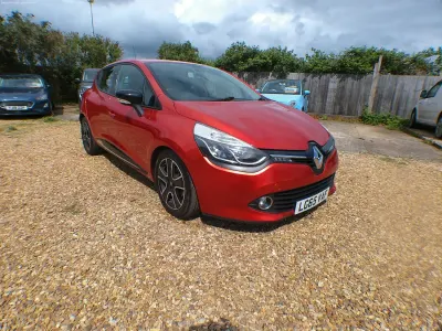 Used Renault Clio Dynamique 90 HP (66 kW) 2015 Red Hatchback