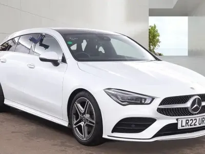 Usado Mercedes CLA180 AMG Line Premium Plus 2022 Blanco Berlina