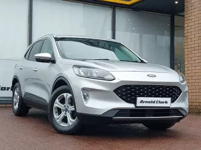 Usado Ford Kuga Zetec 120 HP (88 kW) 2020 Prateado SUV