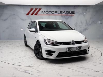 Begagnad VW Golf VII R 2016 Vit Halvkombi