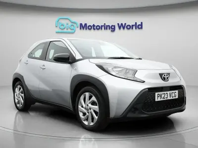 Używany Toyota Aygo X PURE 72 KM (52 kW) 2023 Srebrny SUV