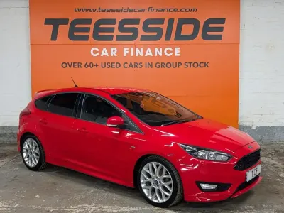 Used Ford Focus ST-Line 120 HP (88 kW) 2017 Red Hatchback