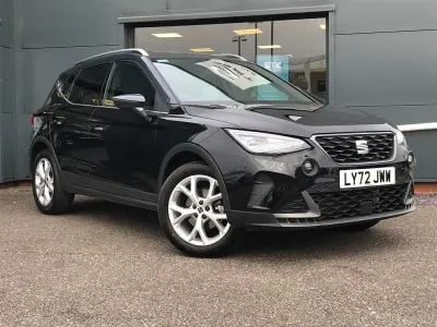 Usado Seat Arona FR 110 CV (80 kW) 2023 Negro SUV