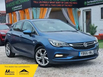 Gebraucht Vauxhall Astra SRi 150 PS (110 kW) 2016 Blau Kleinwagen