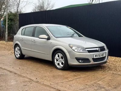 Usado Vauxhall Astra 2006 Plateado Utilitario