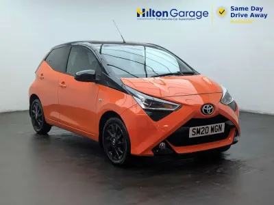 Usado Toyota Aygo X-cite 2020 Naranja Utilitario