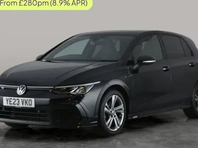 Second-hand VW Golf VIII R-line 150 CP (110 kW) 2023 Negru Hatchback