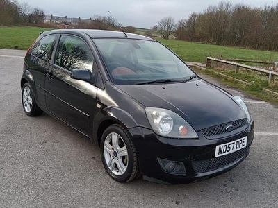 Usado Ford Fiesta Zetec 75 HP (55 kW) 2007 Preto Citadino