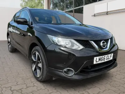 Usado Nissan Qashqai N-Connecta 115 HP (84 kW) 2016 Preto SUV