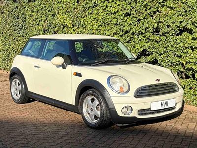 Used Mini Cooper Hatch 2007 White Hatchback