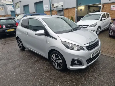 Second-hand Peugeot 108 Allure 82 CP (60 kW) 2018 Argintiu Hatchback