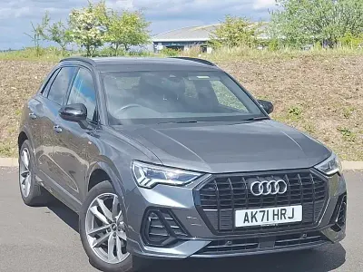 Begagnad Audi Q3 Black Edition 150 HK (110 kW) 2021 Grå SUV