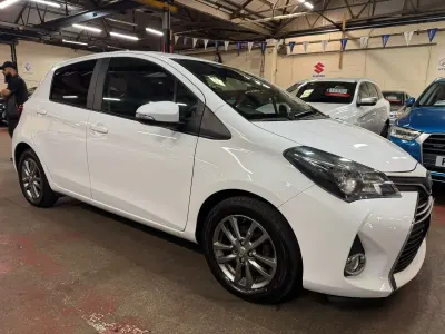 Używany Toyota Yaris 69 KM (50 kW) 2015 Biały Hatchback