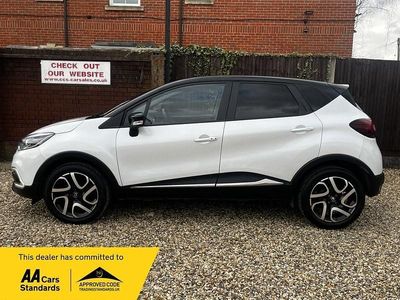 Used Renault Captur Iconic 90 HP (66 kW) 2019 White/black SUV