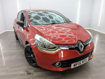 Begagnad Renault Clio IV Dynamique 90 HK (66 kW) 2015 Röd Halvkombi