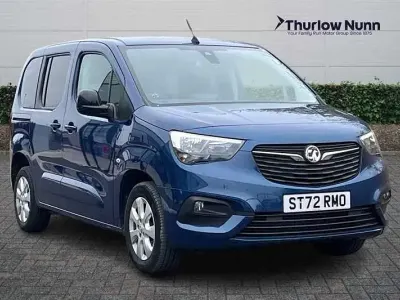 Używany Vauxhall Combo S 100 KM (73 kW) 2022 Niebieski Minivan