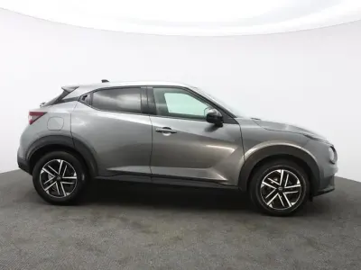 Usado Nissan Juke N-Connecta 114 HP (83 kW) 2025 Cinzento SUV