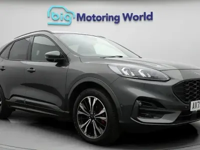 Usado Ford Kuga ST-Line X 224 HP (164 kW) 2023 SUV