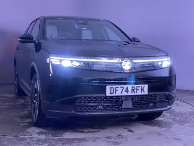 Begagnad Vauxhall Grandland X S 136 HK (100 kW) 2025 Svart SUV