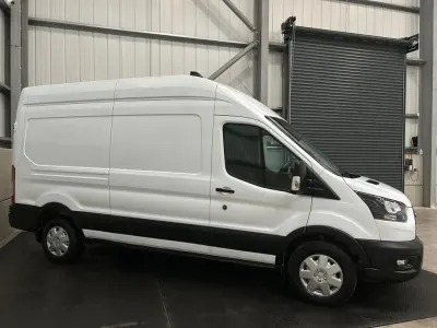 Usado Ford Transit 130 HP (95 kW) 2022 Branco Van