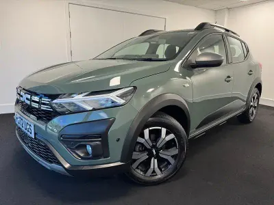 Używany Dacia Sandero Journey 90 KM (66 kW) 2023 Zielony Hatchback