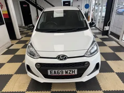 Used Hyundai i10 67 HP (49 kW) 2019 White Hatchback