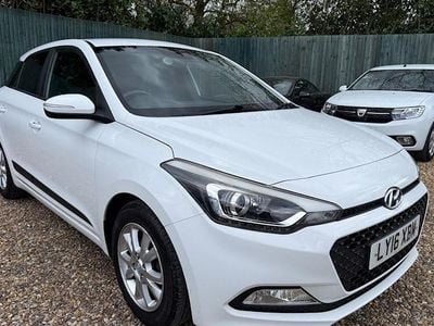 Used Hyundai i20 Edition 84 HP (61 kW) 2016 White Hatchback