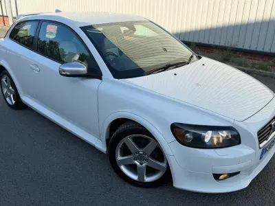Used Volvo C30 R-Design 98 HP (72 kW) 2009 White Hatchback