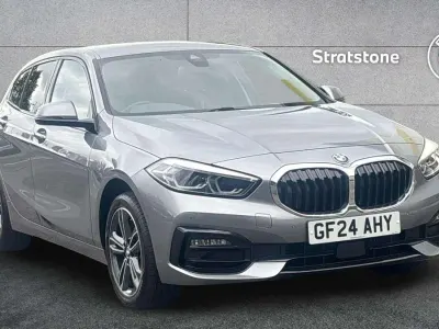 Begagnad BMW 118 Sport Line 134 HK (98 kW) 2024 Grå Halvkombi
