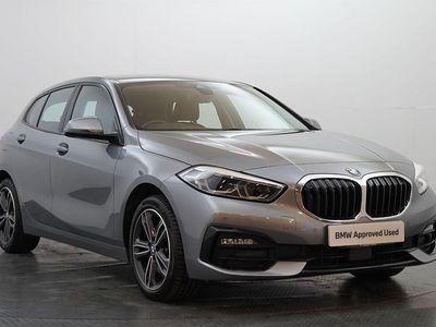 Usado BMW 118 Sport Line 134 HP (98 kW) 2022 Cinzento Citadino