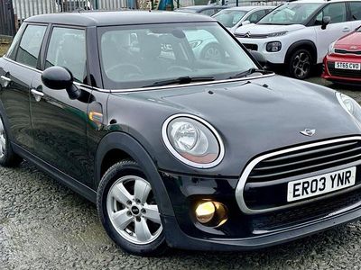 Begagnad Mini Cooper Hatch 2016 Svart Halvkombi