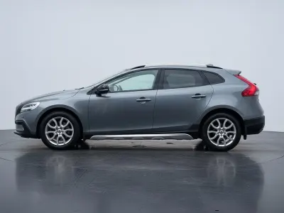 Used Volvo V40 Plus 152 HP (111 kW) 2019 Grey Hatchback