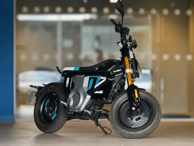 Used BMW 02 2024 Cosmic black 2