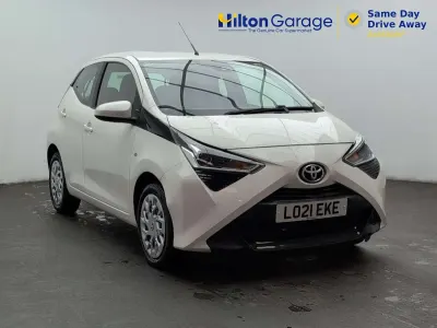 Used Toyota Aygo X-play 72 HP (52 kW) 2021 White Hatchback