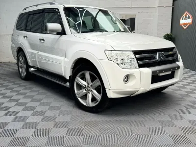 Used Mitsubishi Shogun 197 HP (144 kW) 2011 White SUV