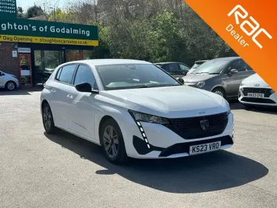 Używany Peugeot 308 Active Premium 130 KM (95 kW) 2023 Biały Hatchback
