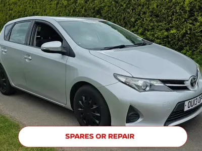 Used Toyota Auris Active 90 HP (66 kW) 2013 Silver Hatchback