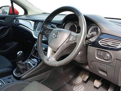 Używany Vauxhall Astra 150 KM (110 kW) 2019 Czerwony Hatchback