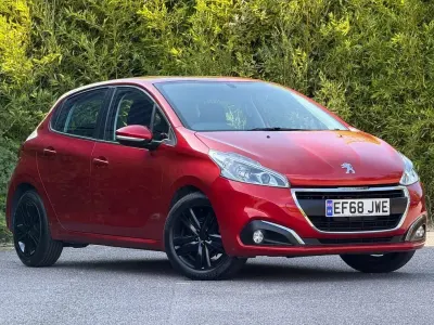 Used Peugeot 208 Active 82 HP (60 kW) 2019 Red Hatchback