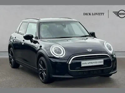 Begagnad Mini Cooper Exclusive 134 HK (98 kW) 2023 Svart Halvkombi