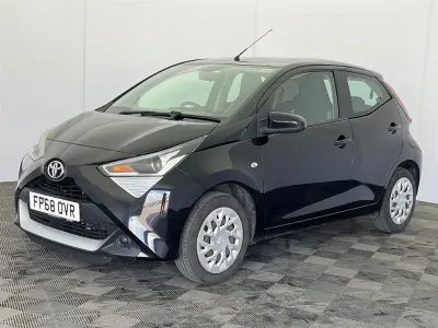 Usado Toyota Aygo X-play 72 CV (52 kW) 2019 Negro Utilitario