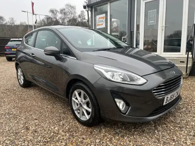 Używany Ford Fiesta Zetec 100 KM (73 kW) 2018 Szary Hatchback