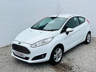 Used Ford Fiesta Zetec 82 HP (60 kW) 2015 White Hatchback