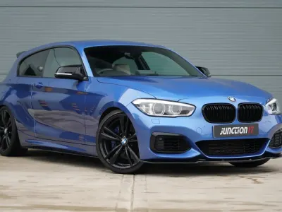 Begagnad BMW M135 Comfort Edition 2015 Blå Halvkombi