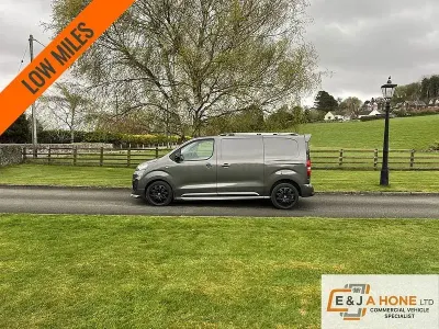 Używany Vauxhall Vivaro 180 KM (132 kW) 2023 Szary Minivan