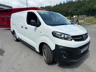 Used Vauxhall Vivaro 100 HP (73 kW) 2022 White MPV