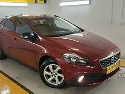 Used Volvo V40 SE 150 HP (110 kW) 2015 Red Hatchback