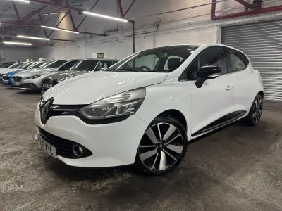 Used Renault Clio IV Dynamique 90 HP (66 kW) 2015 White Hatchback